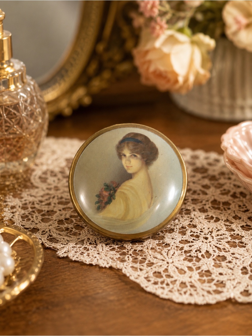 Vintage Violet Cachous Portrait Tin – Lady Portrait tiny Candy/Trinket Box